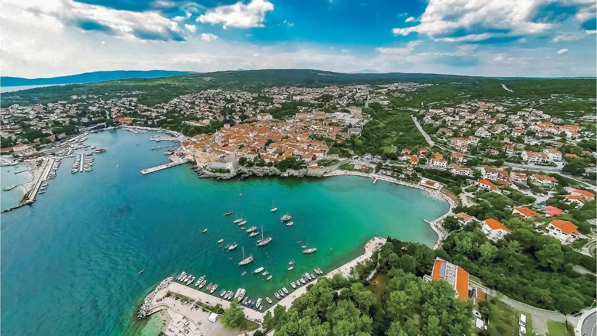 Beautiful Apartment In Cizici With Wifi