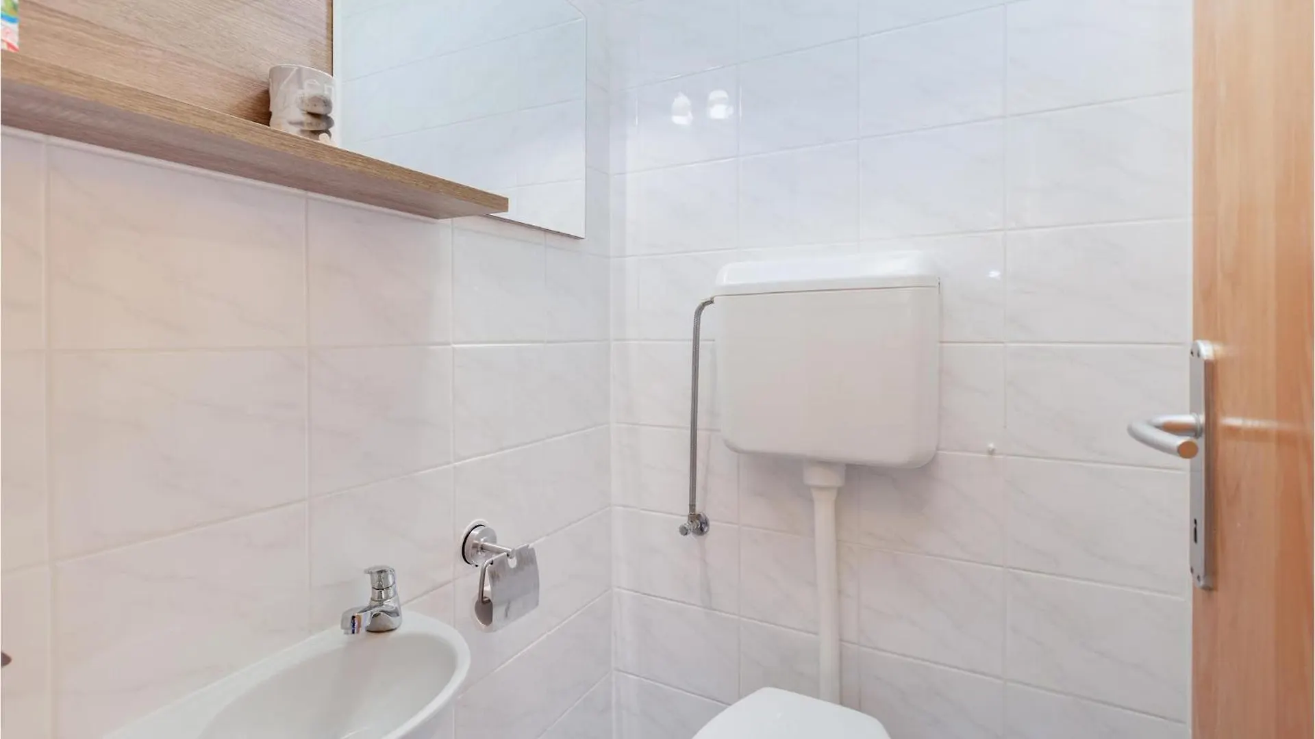 Beautiful Apartment In Cizici With Wifi