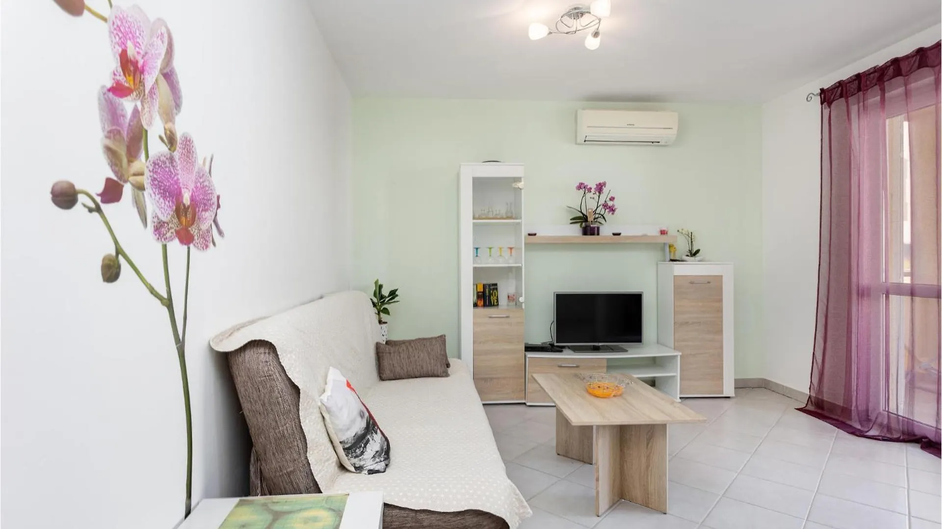 Beautiful Apartment In Cizici With Wifi