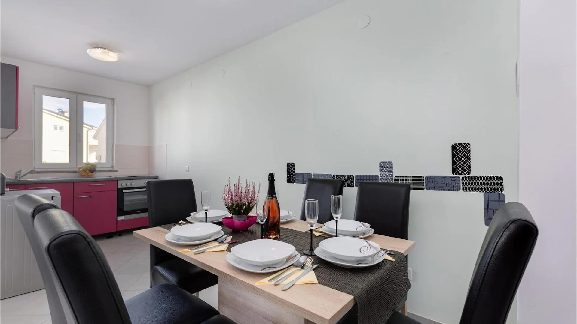 Beautiful Apartment In Cizici With Wifi