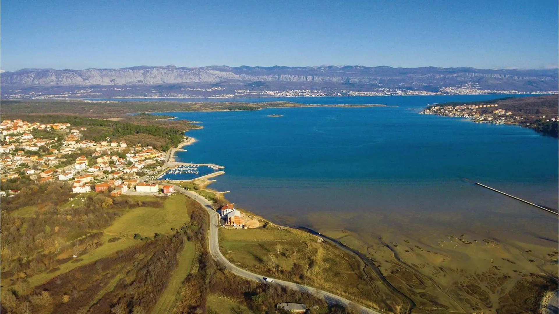 Beautiful Apartment In Cizici With Wifi