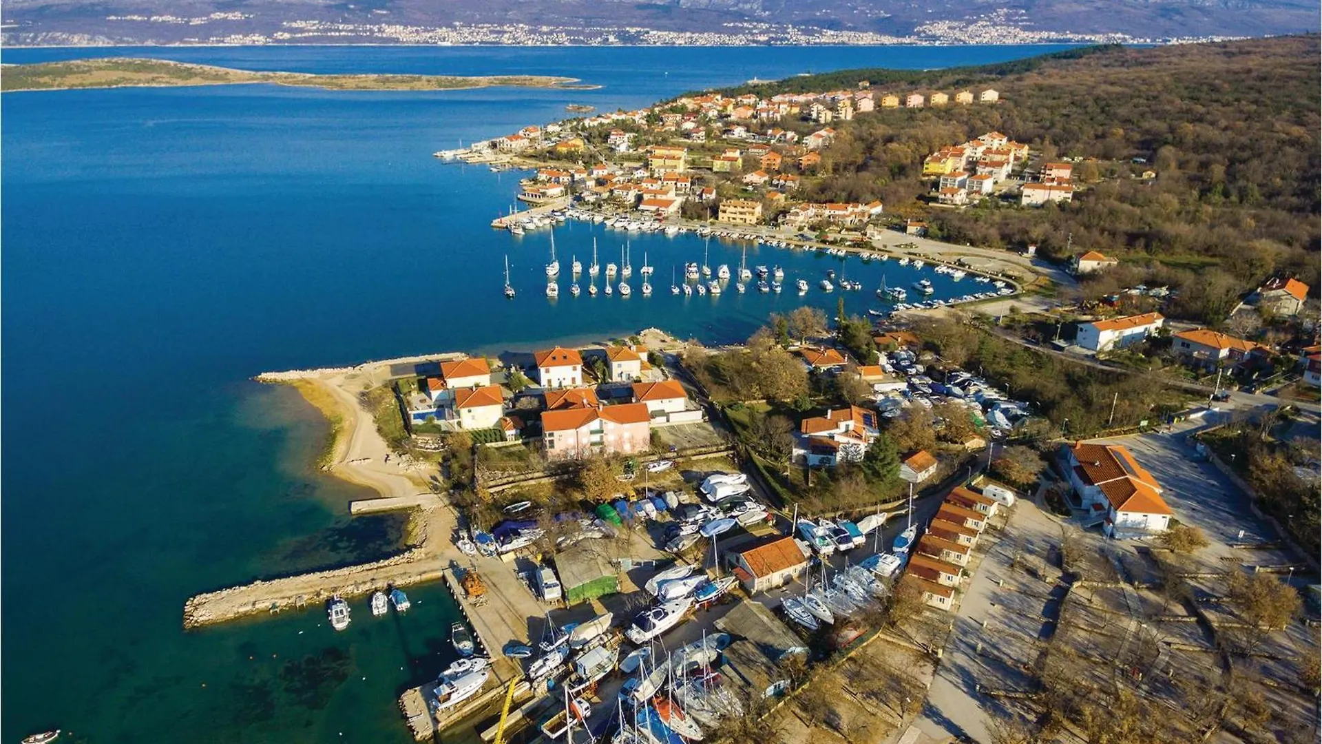 Beautiful Apartment In Cizici With Wifi